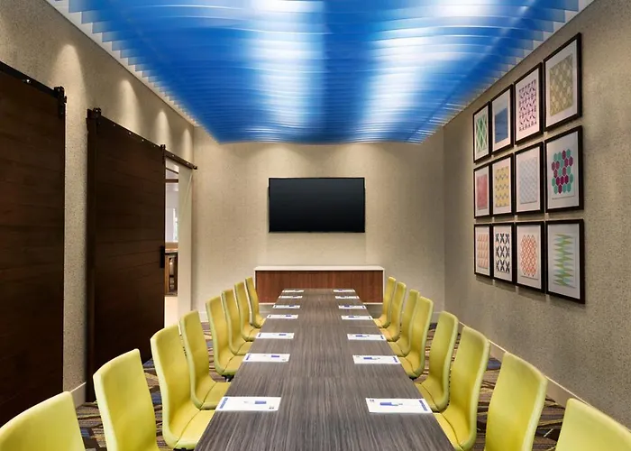 Holiday Inn Express & Suites